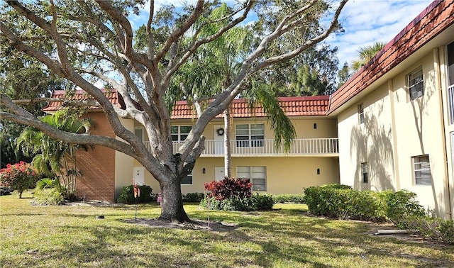 exterior space with a yard