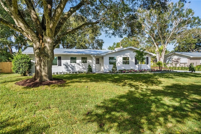 single story home featuring a front yard