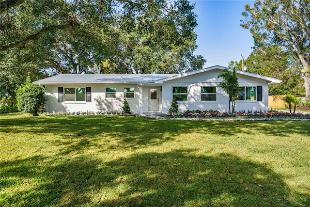 ranch-style house featuring a front lawn