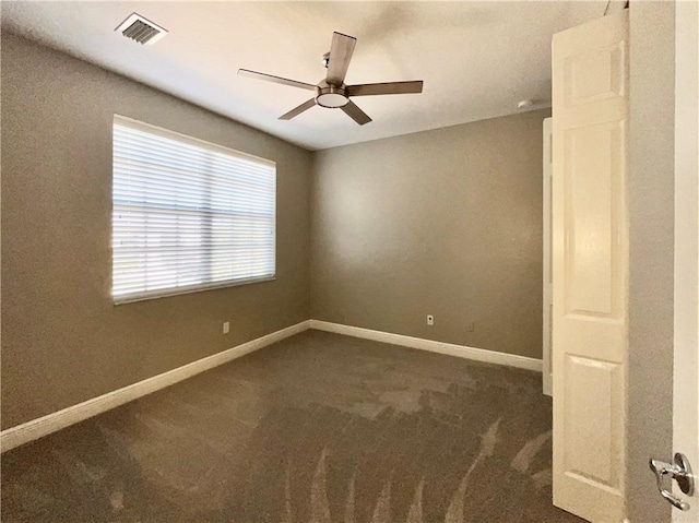 carpeted spare room featuring ceiling fan