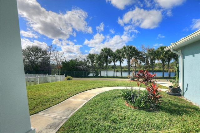 view of yard featuring a water view