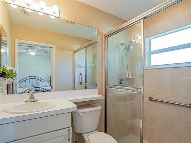 946 S Easy St, Sebastian, FL 32958 - bathroom with connected bathroom, vanity, ceiling fan, and a tile shower