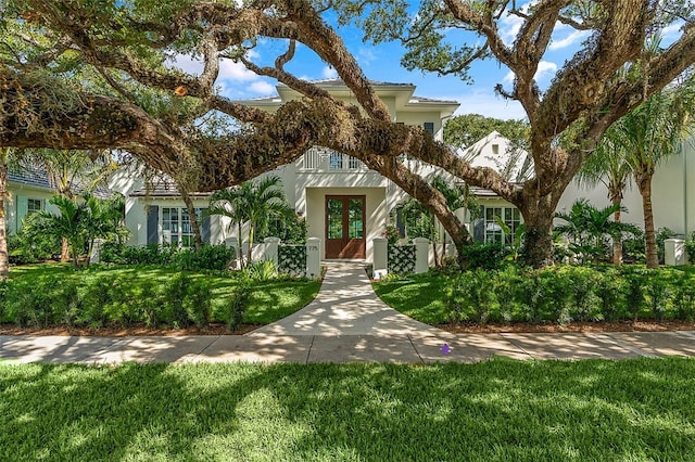 view of front facade with a front yard