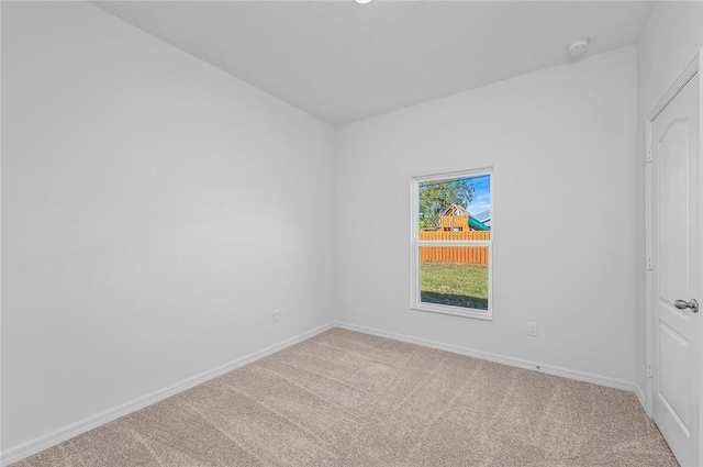8415 98th Ct, Vero Beach, FL 32967 - spare room featuring carpet flooring and a smoke detector