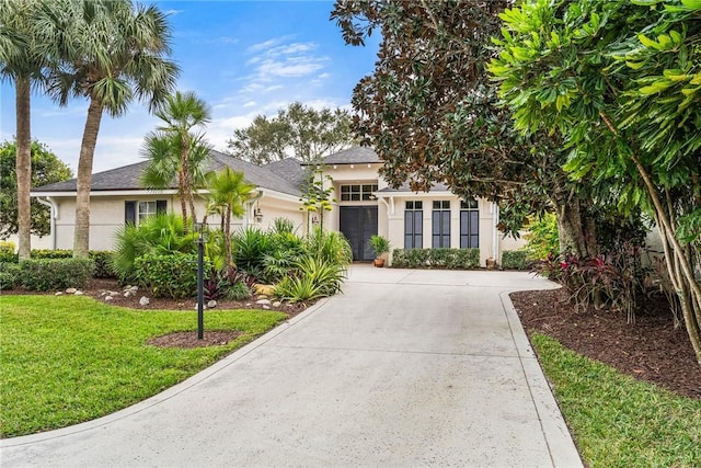 view of front of property with a front yard