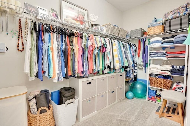 walk in closet featuring carpet floors