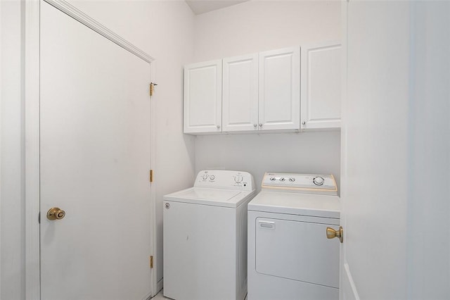 laundry room with cabinets and independent washer and dryer