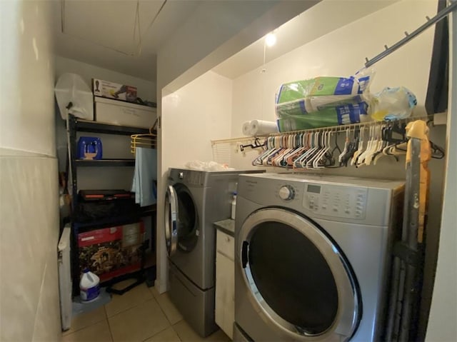 laundry room with light tile patterned flooring and independent washer and dryer