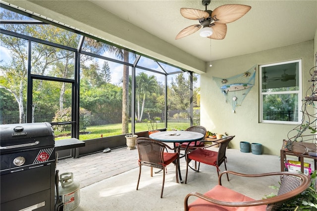 sunroom / solarium with ceiling fan