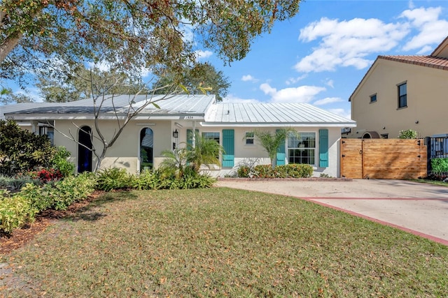 view of front facade with a front lawn