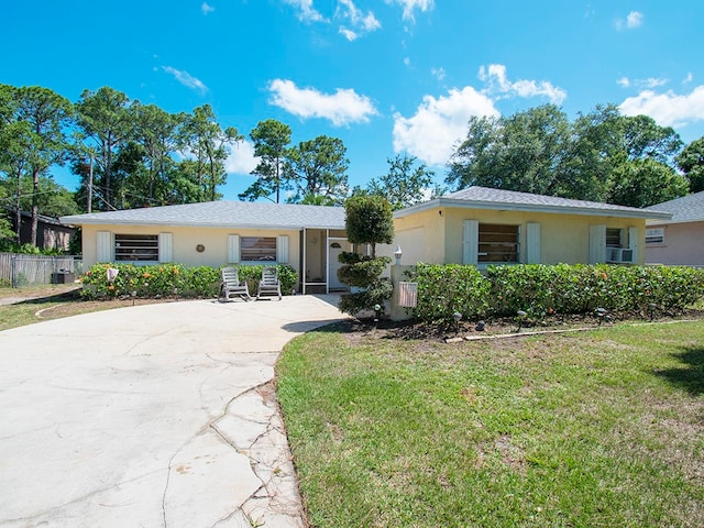 single story home with a front yard