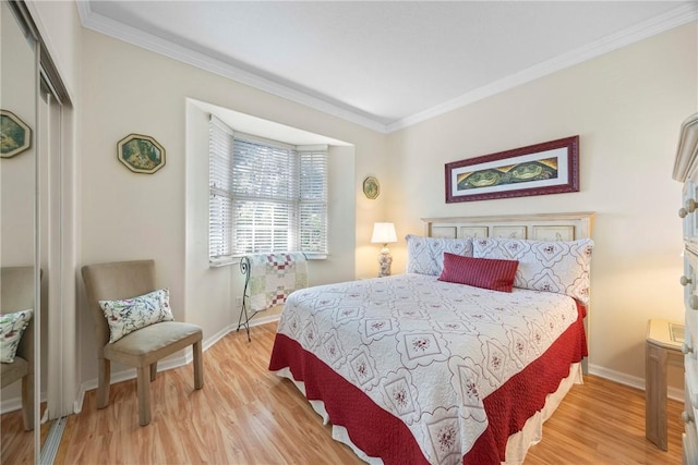 bedroom with crown molding, a closet, and light hardwood / wood-style floors