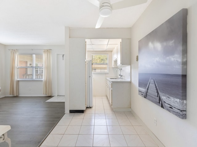 923 22nd Pl Unit 209, Vero Beach, FL 32960 - kitchen featuring light wood-type flooring, sink, ceiling fan, and white refrigerator