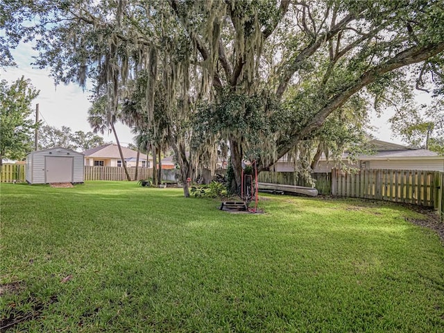 view of yard featuring a storage unit