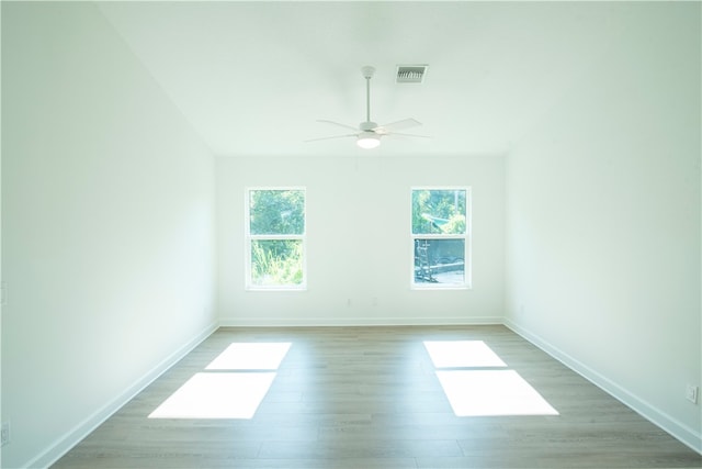 unfurnished room with light wood-type flooring and ceiling fan