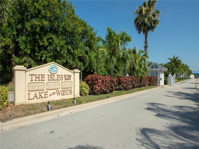 view of community / neighborhood sign