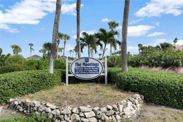 view of community / neighborhood sign