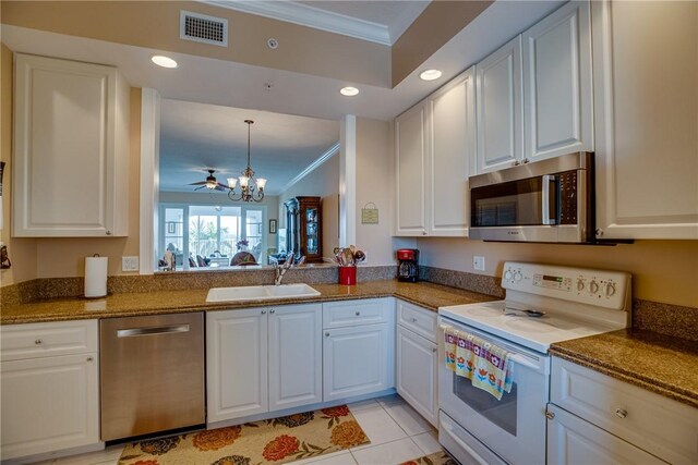 kitchen featuring crown molding, sink, white cabinetry, a notable chandelier, and stainless steel appliances