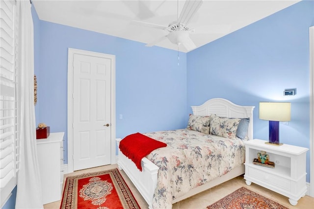 bedroom with ceiling fan