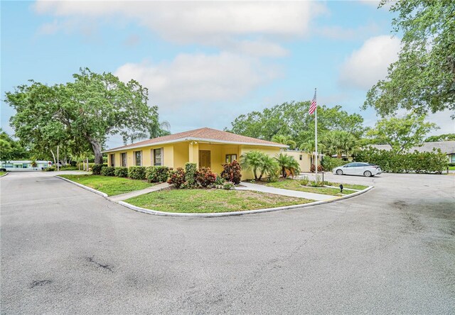 ranch-style home with a front lawn