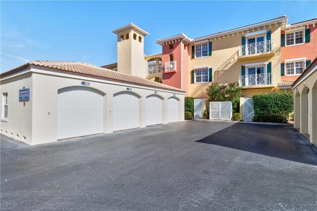 5540 N Harbor Village Dr Unit 204, Vero Beach, FL 32967 - view of garage