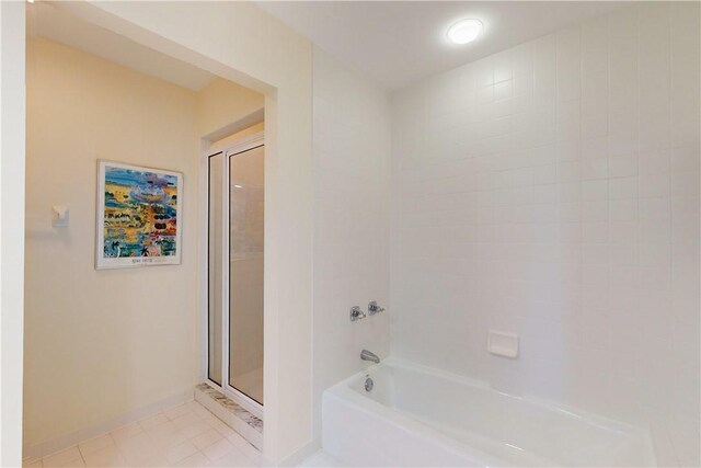 5540 N Harbor Village Dr Unit 204, Vero Beach, FL 32967 - full bathroom featuring a shower and a bathtub