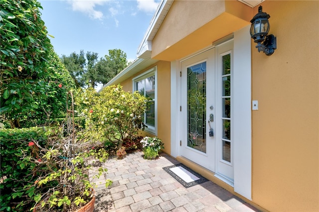 entrance to property featuring a patio area