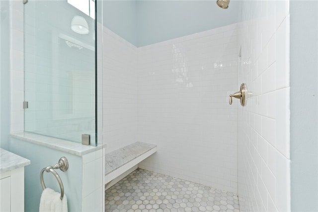 bathroom featuring tiled shower