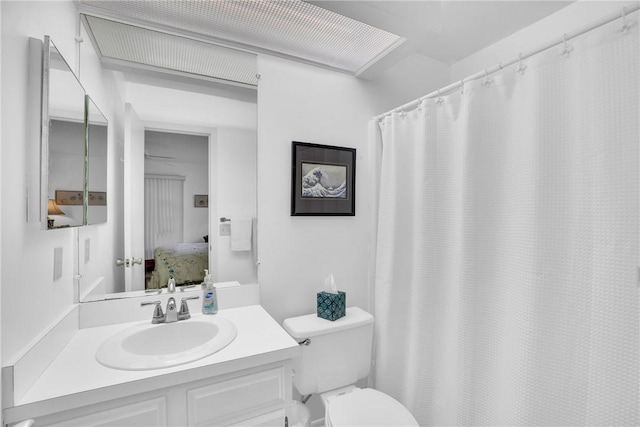 ensuite bathroom with toilet, vanity, and ensuite bath