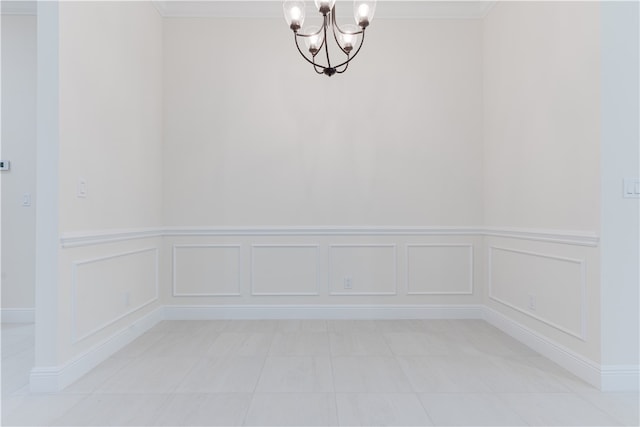 empty room featuring ornamental molding, a chandelier, and light tile patterned floors