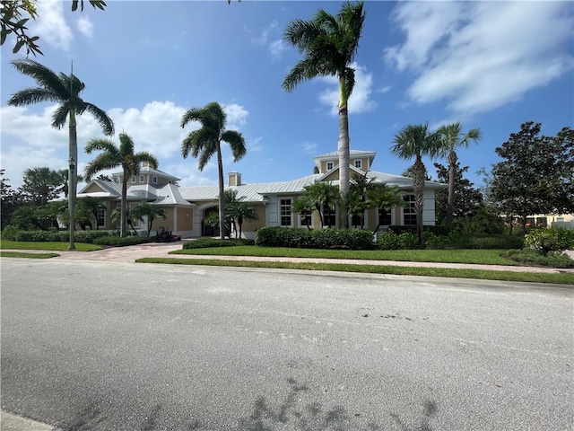 view of front of property with a front yard