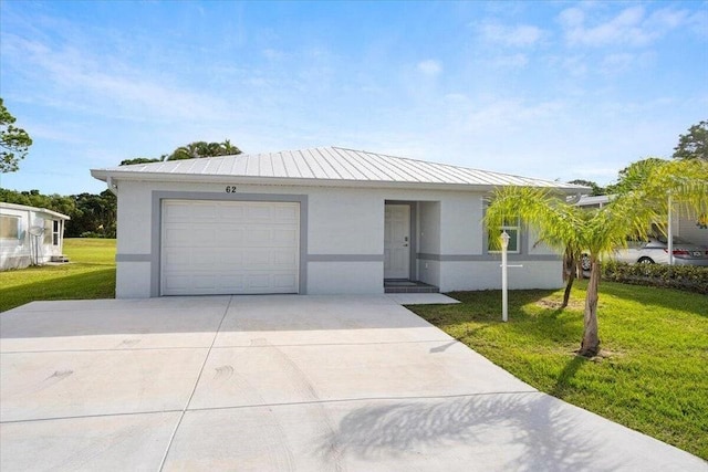 view of front of house featuring a front yard and a garage