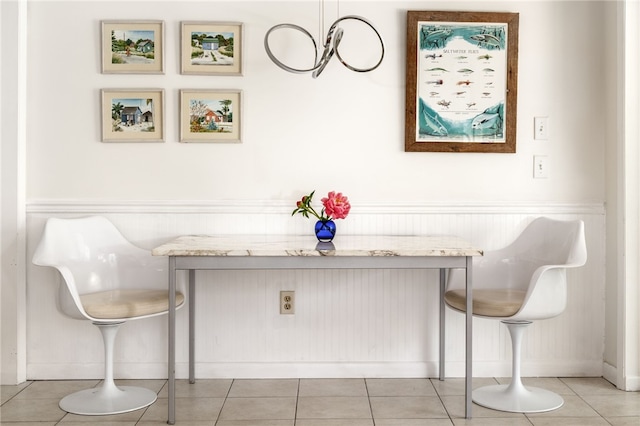 616 Broadway St, Vero Beach, FL 32960 - detailed view of a wainscoted wall and a chandelier