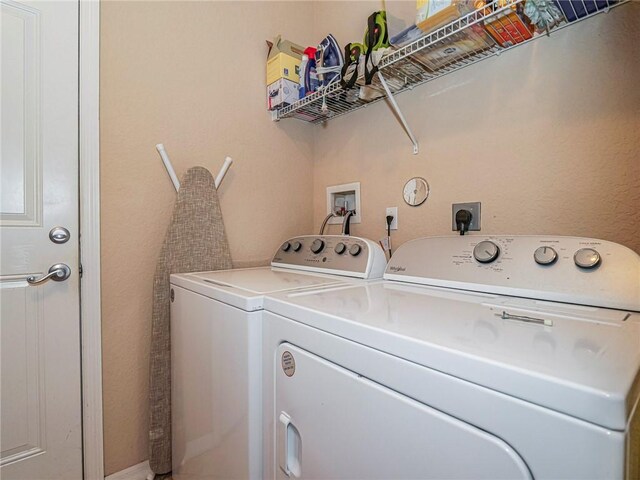 6243 Thames Pl, Vero Beach, FL 32966 - laundry area featuring washer and clothes dryer