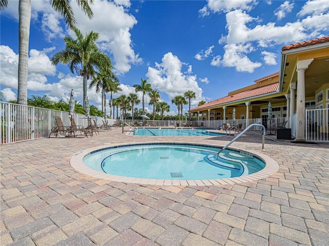 6243 Thames Pl, Vero Beach, FL 32966 - community pool with a patio
