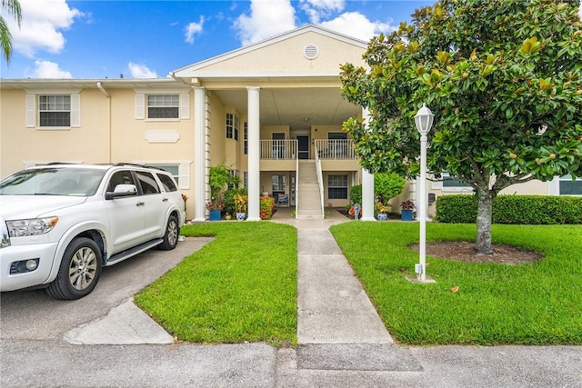 view of front of home featuring a front lawn and stucco siding