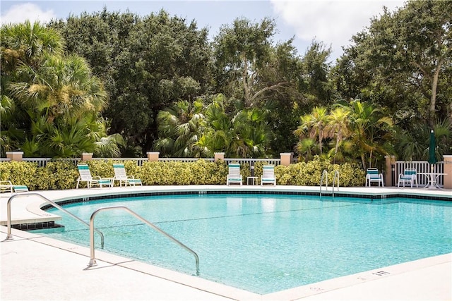 view of swimming pool