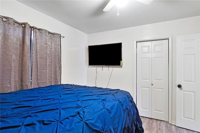 bedroom with a closet, wood-type flooring, and ceiling fan