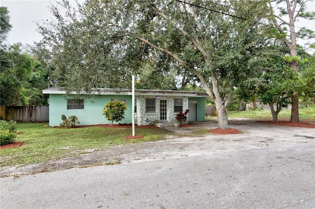 ranch-style home with a front lawn