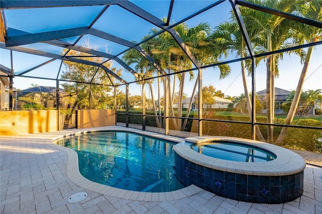 view of pool with an in ground hot tub, a patio area, and a lanai