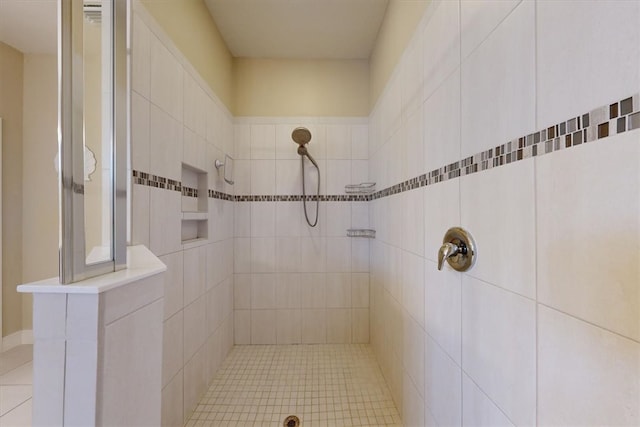 bathroom featuring tiled shower