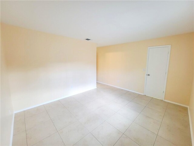 spare room featuring light tile patterned floors