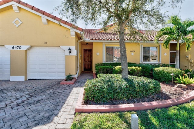 view of front of property featuring a garage