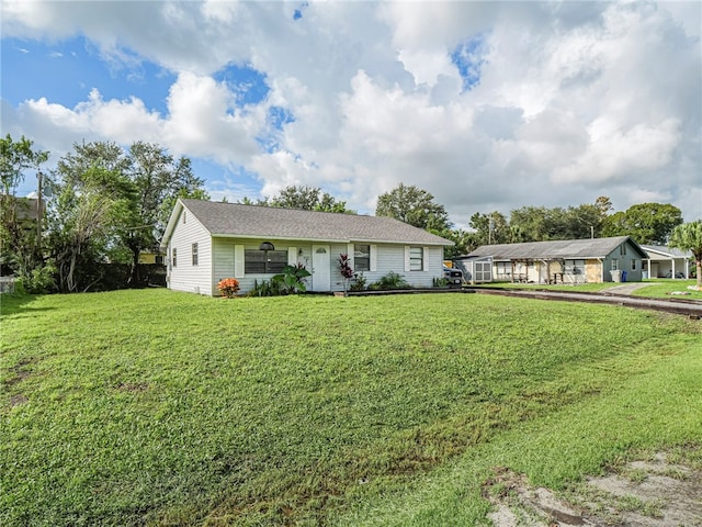 single story home featuring a front lawn