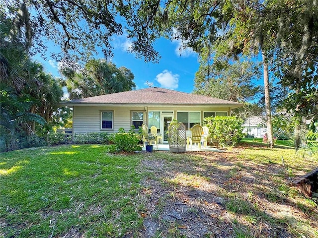 view of front of house featuring a front yard