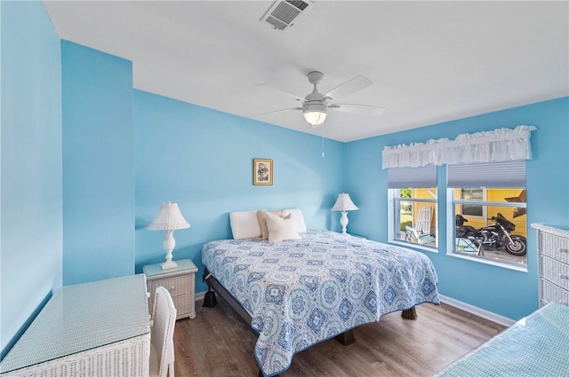 1218 Chipewa Dr, Sebastian, FL 32976 - bedroom with wood finished floors, baseboards, and a ceiling fan