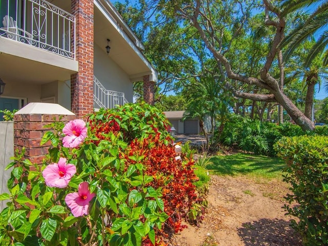 133 E Park Shores Cir Unit 8E, Vero Beach, FL 32963 - view of yard