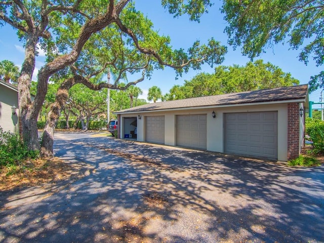 133 E Park Shores Cir Unit 8E, Vero Beach, FL 32963 - view of detached garage
