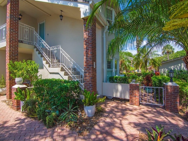 133 E Park Shores Cir Unit 8E, Vero Beach, FL 32963 - entrance to property featuring stucco siding