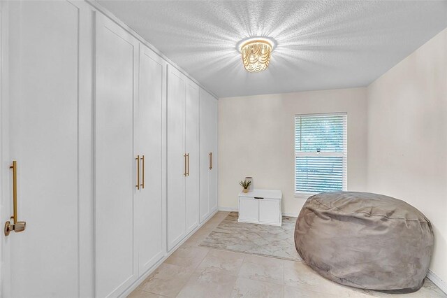 1360 18th Ave SW, Vero Beach, FL 32962 - sitting room with a textured ceiling
